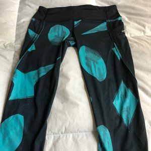 Lululemon Reversible Capri Leggings w/Side Pocket